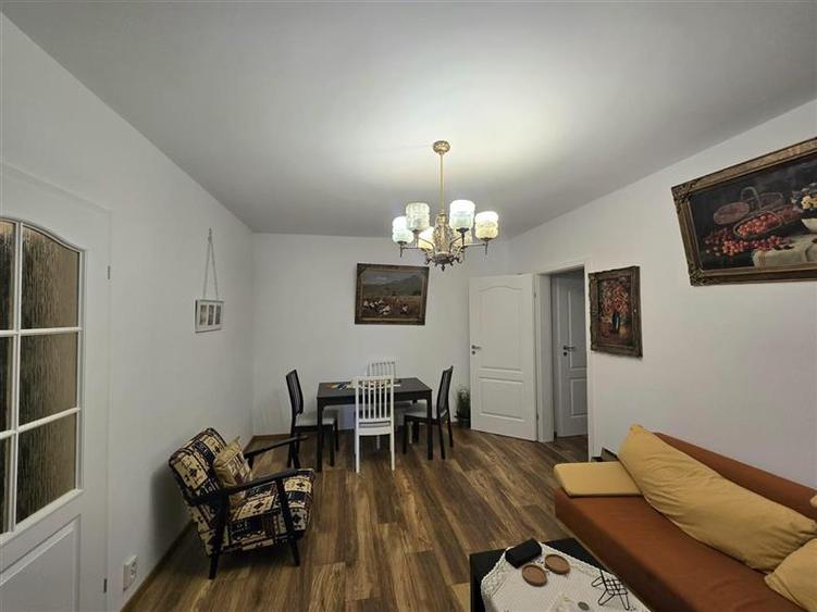 Apartament cu 2 camere semidecomandat, mobilat în 1 Mai