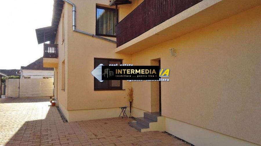 Casă individuală cu 7 camere cu Canalizare în Galtiu
