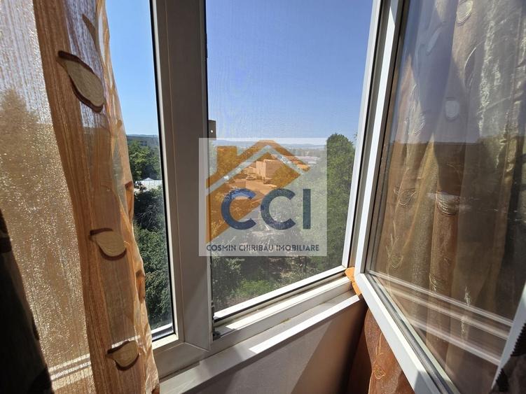 Apartament cu 2 camere nedecomandat, mobilat în Narcisa