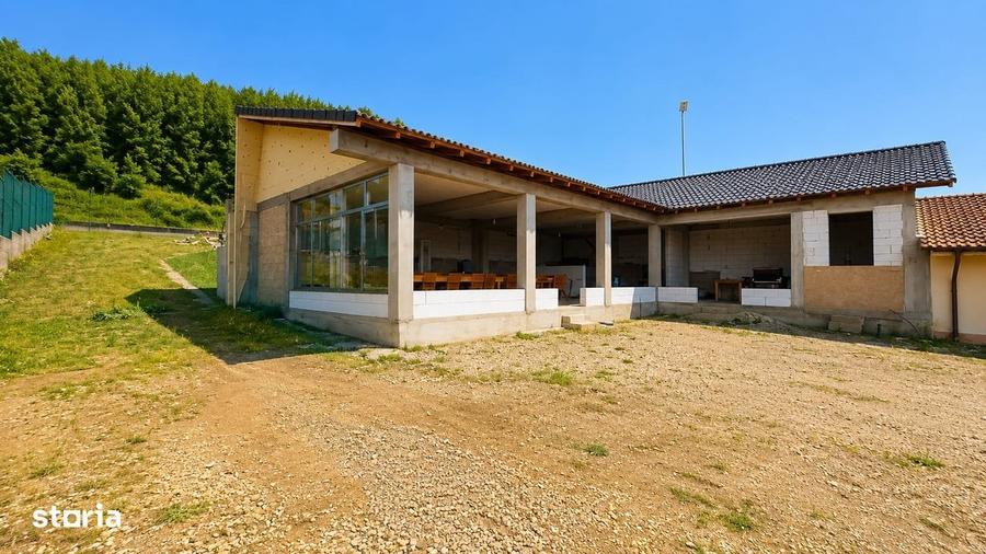 Casă cu 4 camere cu Teren 2100 Mp în Central