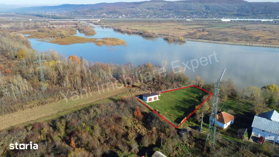 Teren de 1600 mp, în Merișani