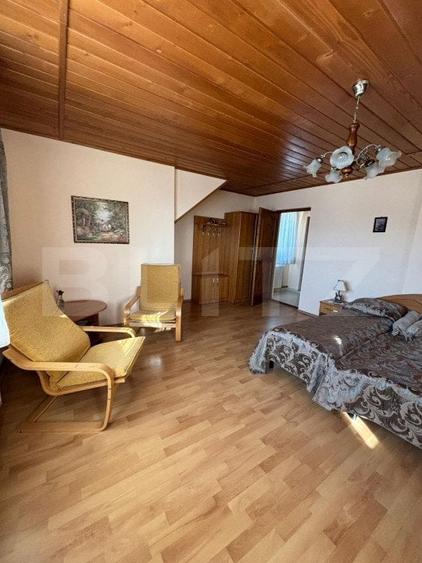 Casă individuală cu 7 camere cu Garaj în Exterior Est