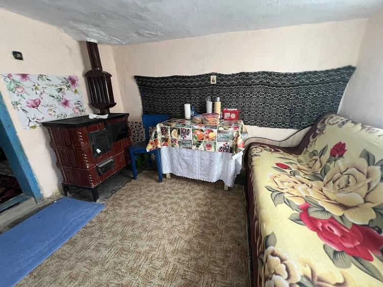 Casă cu 3 camere cu Teren 3481 Mp în Drăgușani