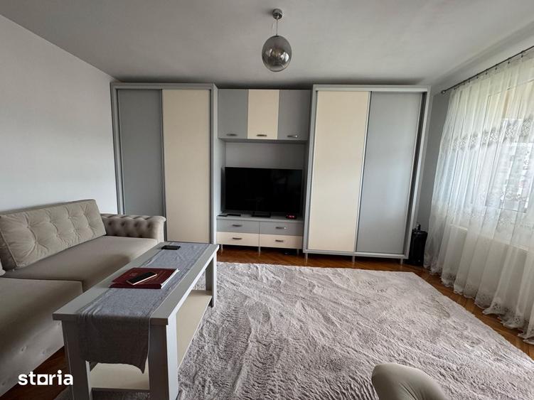 Apartament cu 3 camere decomandat în Cetate