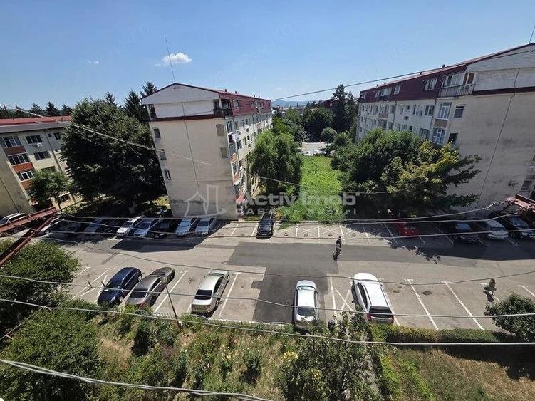 Apartament cu 2 camere decomandat în Căzănești (Râmnicu Vâlcea)