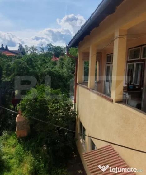 Casă cu 5 camere cu Teren 240 Mp în Central