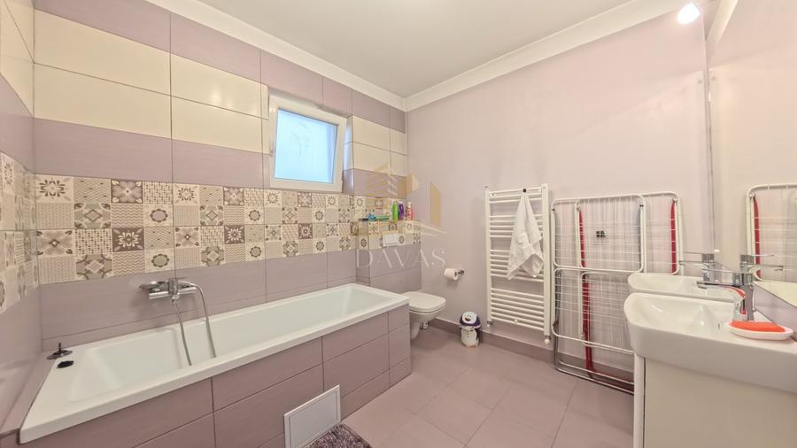 Casă individuală cu 5 camere cu Canalizare în Iris