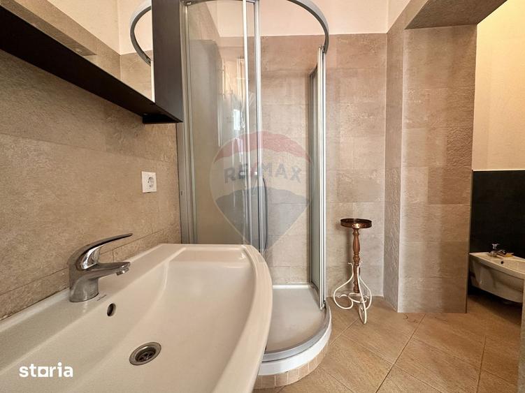 Apartament cu 4 camere, mobilat în Central