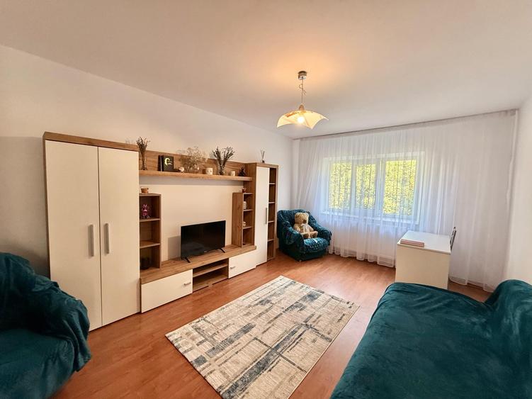 Apartament cu 2 camere decomandat, mobilat în Nicolina