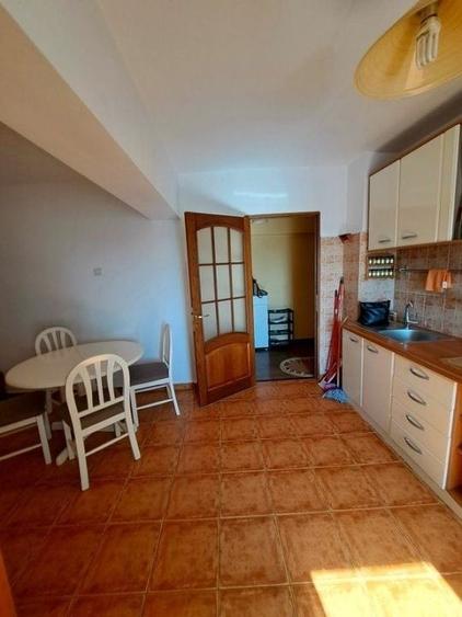 Apartament cu 4 camere decomandat, mobilat în Micro 11