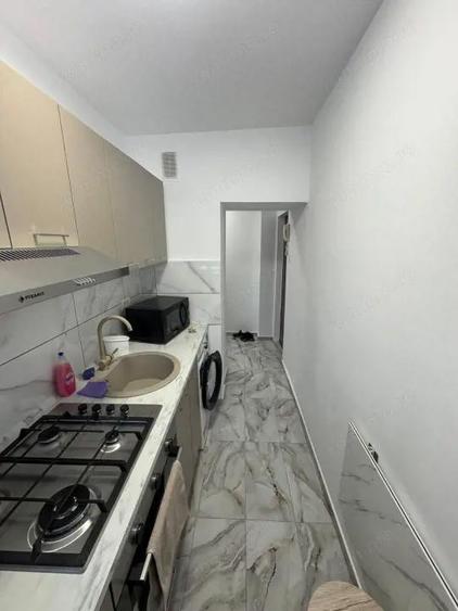 Apartament cu 2 camere semidecomandat în Craiovița Nouă