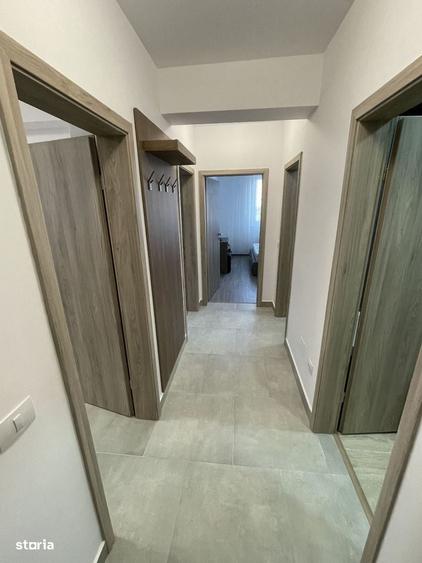 Apartament cu 2 camere decomandat în Tractorul