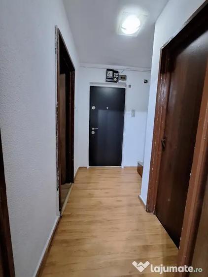 Apartament cu 2 camere semidecomandat în 9 Mai