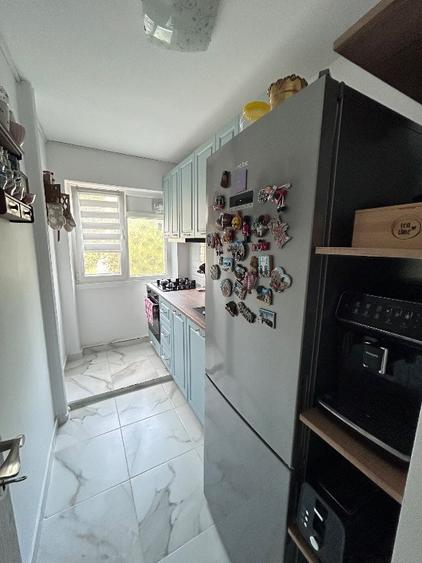 Apartament cu 3 camere semidecomandat în Drumul Găzarului