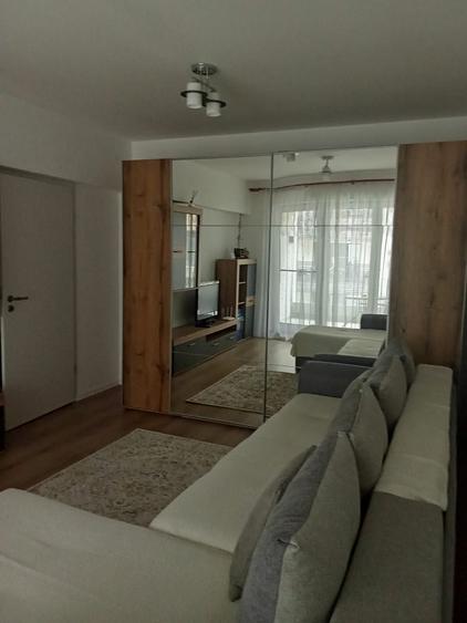 Apartament cu 2 camere decomandat în Tractorul