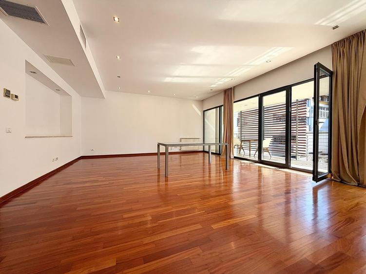 Apartament cu 4 camere decomandat în Dorobanți