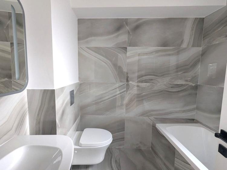 Apartament cu 3 camere decomandat în Polonă
