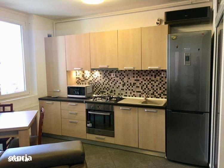 Apartament cu 3 camere semidecomandat în Central
