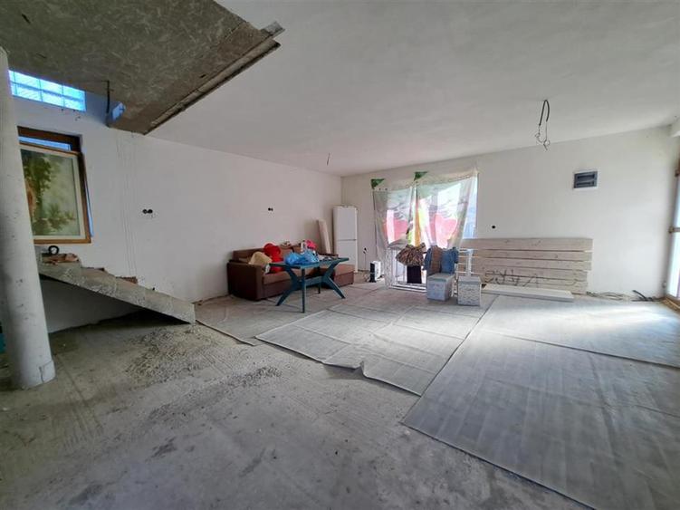 Casă individuală cu 6 camere cu Teren 1276 Mp în Lugașu de Sus