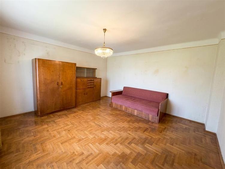 Casă individuală cu 4 camere cu Canalizare în Centrul Civic