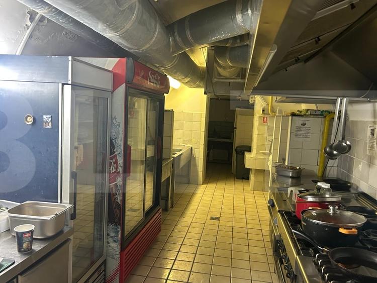 Spațiu comercial, de 350 mp, în P-ța Unirii