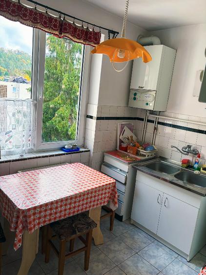 Apartament cu 3 camere semidecomandat în Central