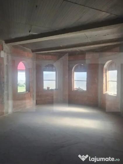 Casă cu 5 camere cu Teren 680 Mp în Central