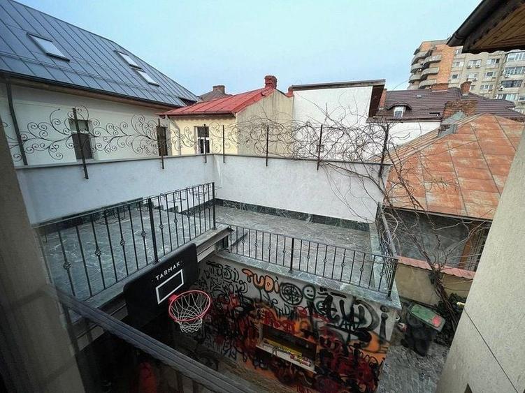 Casă individuală cu 6 camere cu Canalizare în Tineretului