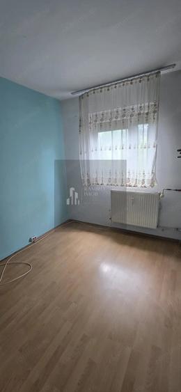 Apartament cu 3 camere semidecomandat în Brâncoveanu