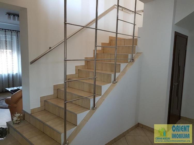 Casă individuală cu 5 camere cu Teren 350 Mp în Lazu