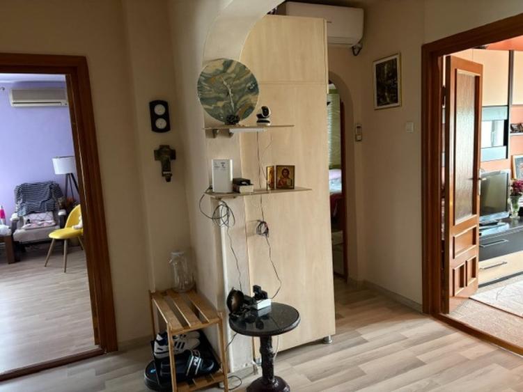 Apartament cu 4 camere decomandat în Central