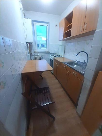 Apartament cu 2 camere nedecomandat, mobilat în Podu Roș
