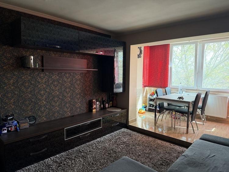 Apartament cu 2 camere decomandat în 14 Mai