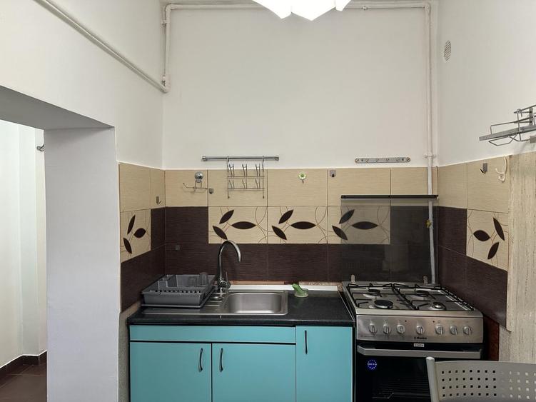 Casă cu 2 camere cu Teren 400 Mp în Central