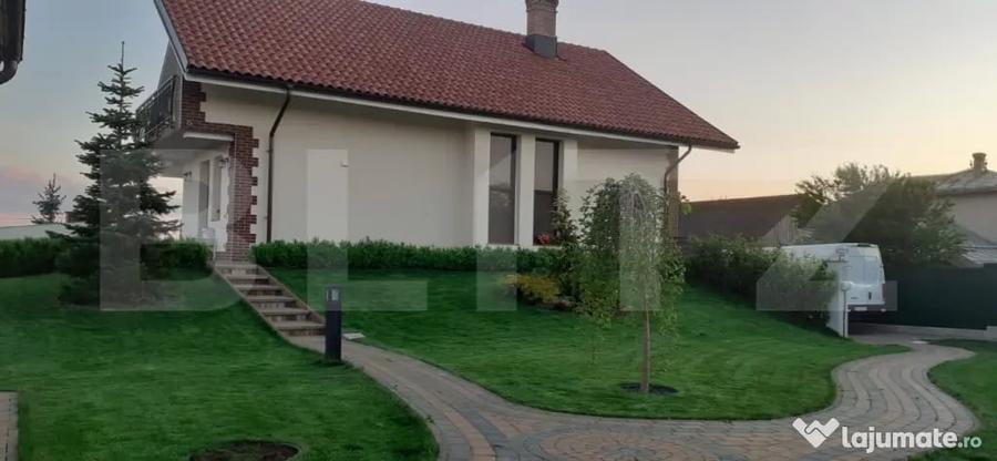Casă cu 5 camere cu Teren 2743 Mp în Sud
