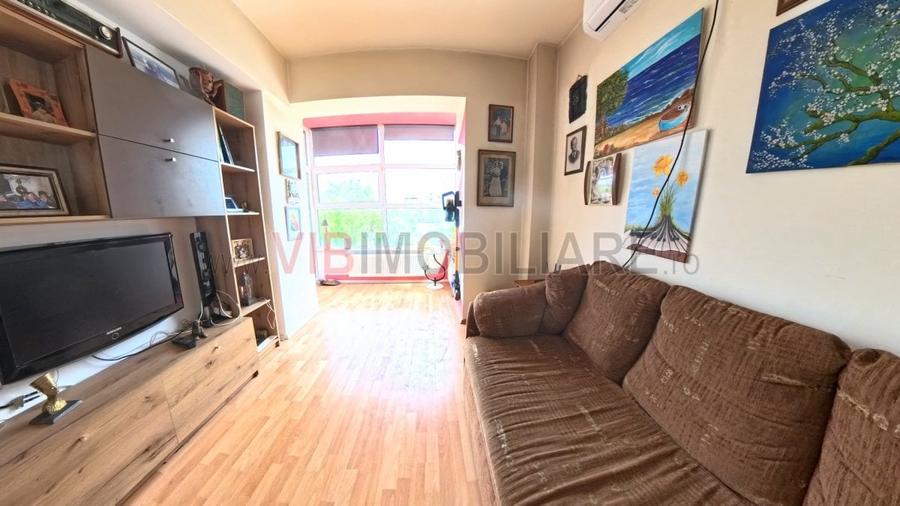 Apartament cu 3 camere semidecomandat, mobilat în Nord