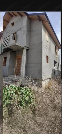 Casă cu 4 camere cu Teren 375 Mp în Cazasu
