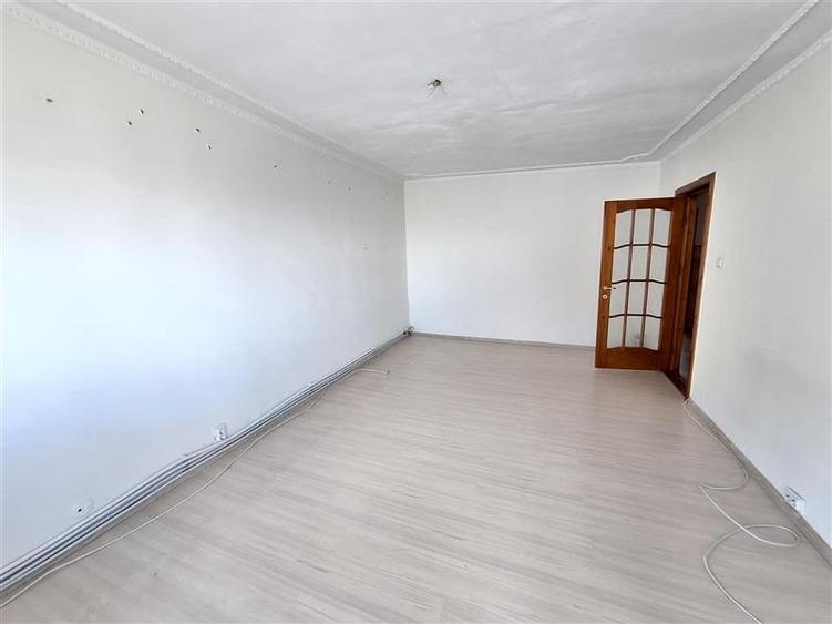 Apartament 3 camere decomandat , zona Nord-Bacau - 4