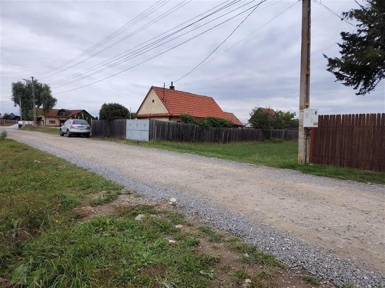 Teren Construcții intravilan de 2227 mp, în Vest