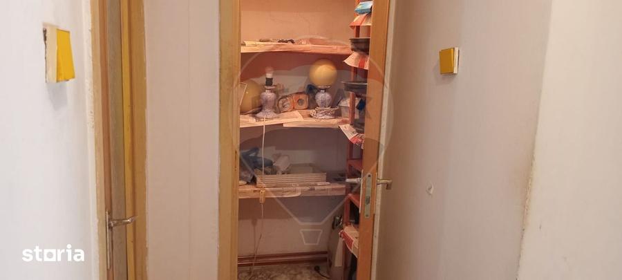 Apartament cu 3 camere decomandat în Central