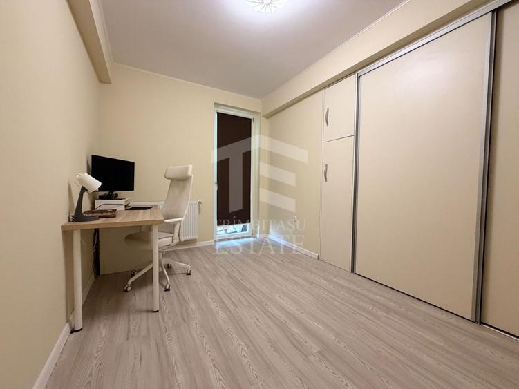 Apartament cu 3 camere decomandat, mobilat în Crișan