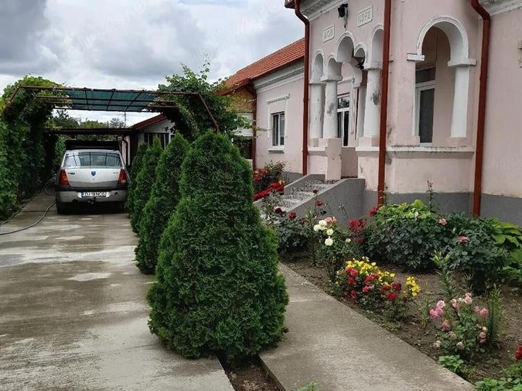 Casă individuală cu 5 camere cu Teren 1100 Mp în Ciupercenii Vechi