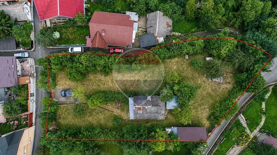 Casă cu 3 camere cu Teren 1498 Mp în Schei