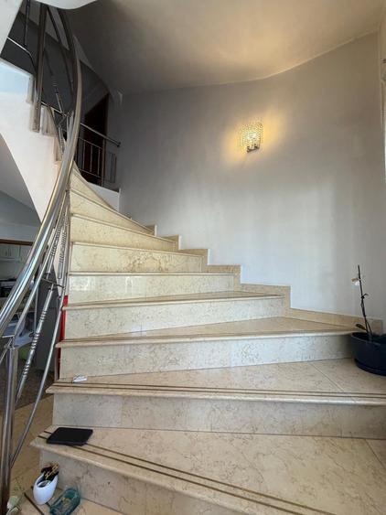 Casă cu 6 camere cu Canalizare în Fundeni