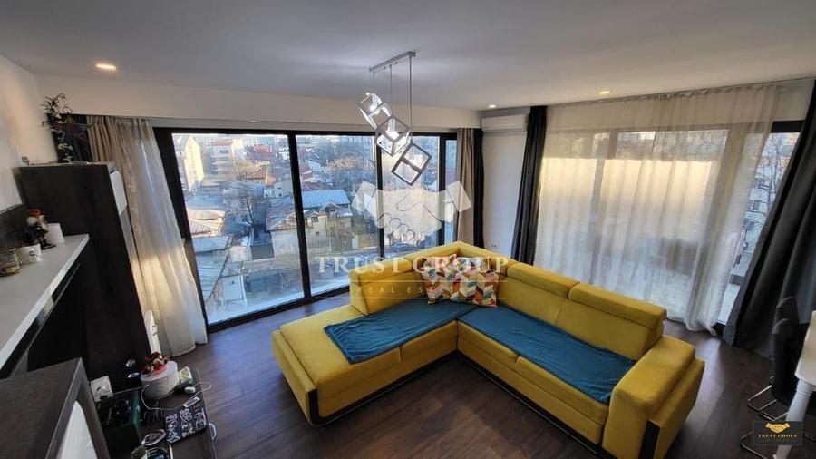 Apartament cu 3 camere decomandat, mobilat în Victoriei