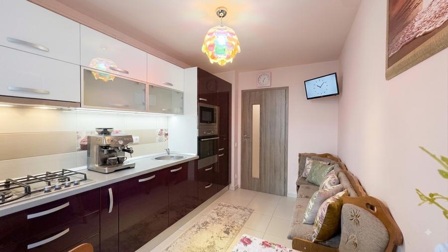 Apartament cu 2 camere decomandat în Tractorul