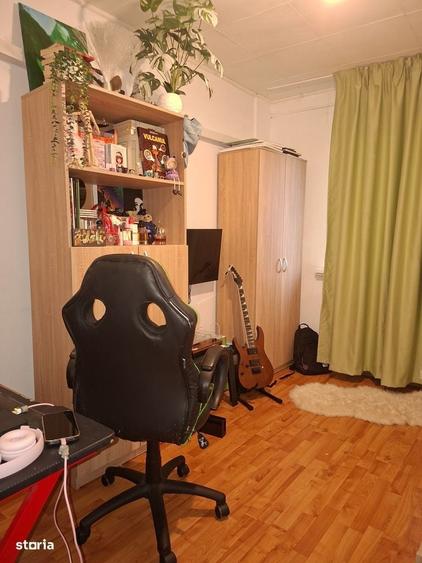 Apartament cu 3 camere decomandat în Rovine