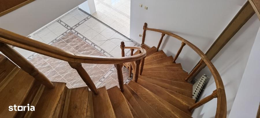 Casă cu 5 camere cu Teren 1438 Mp în Chiscani