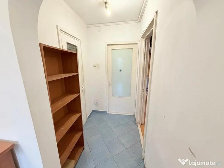Apartament cu 3 camere decomandat în Valea Ialomiței