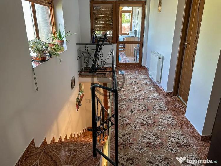 Casă cu 5 camere cu Canalizare în Cocorăștii Colț
